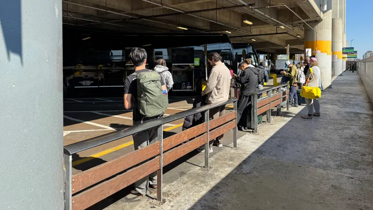 灰狗五年转型:新车队、新线路与新客群