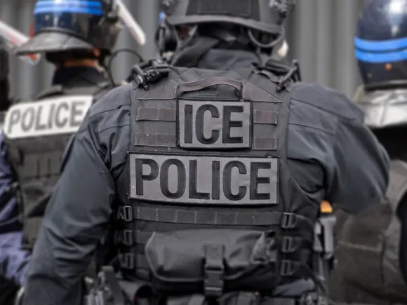 执法专家:ICE使用电击手套,地方警察不应效仿